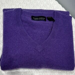 Neiman Marcus Men's V-Neck Sweater in Rich Purple